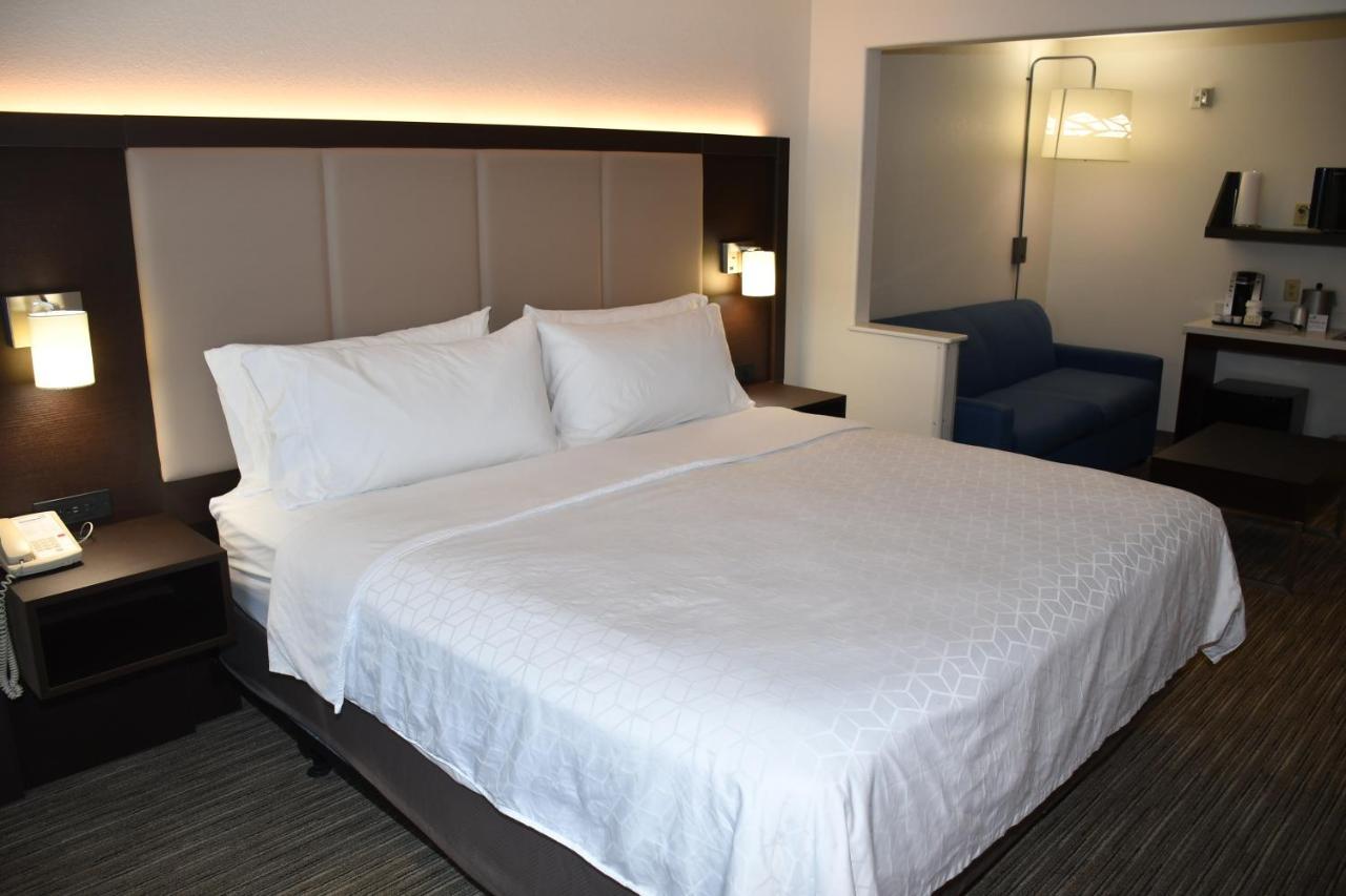 Holiday Inn Express Hotel & Suites Evanston By Ihg Экстерьер фото