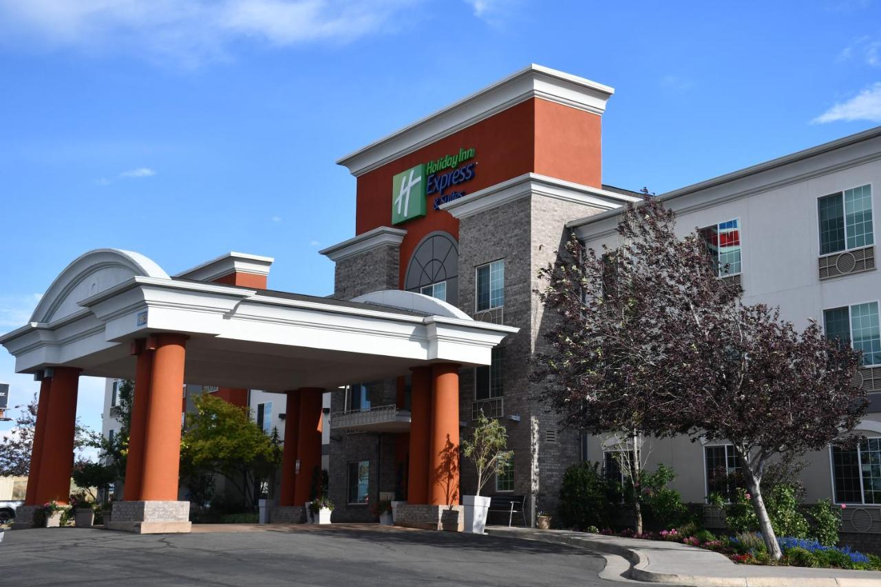 Holiday Inn Express Hotel & Suites Evanston By Ihg Экстерьер фото