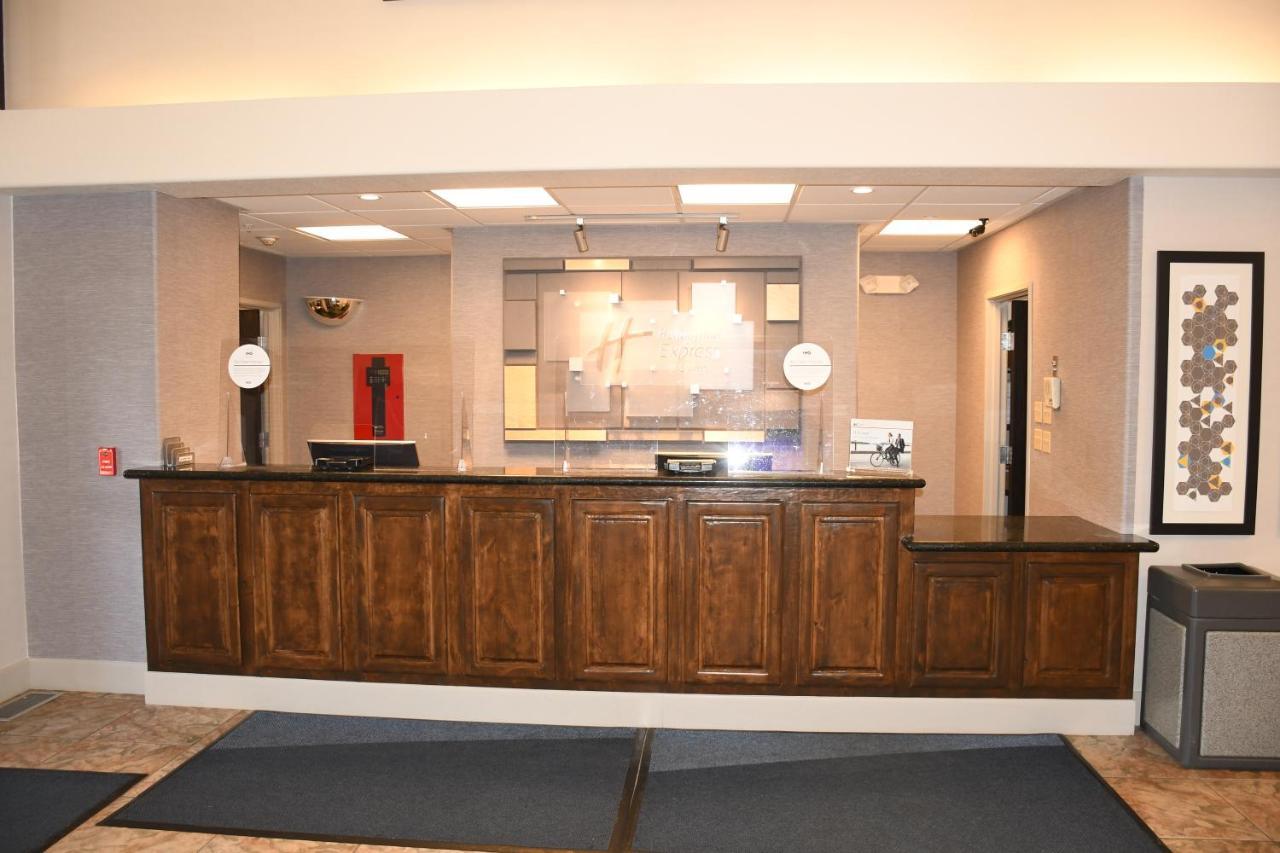 Holiday Inn Express Hotel & Suites Evanston By Ihg Экстерьер фото