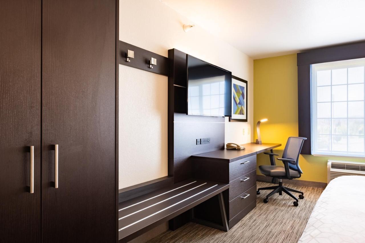 Holiday Inn Express Hotel & Suites Evanston By Ihg Экстерьер фото