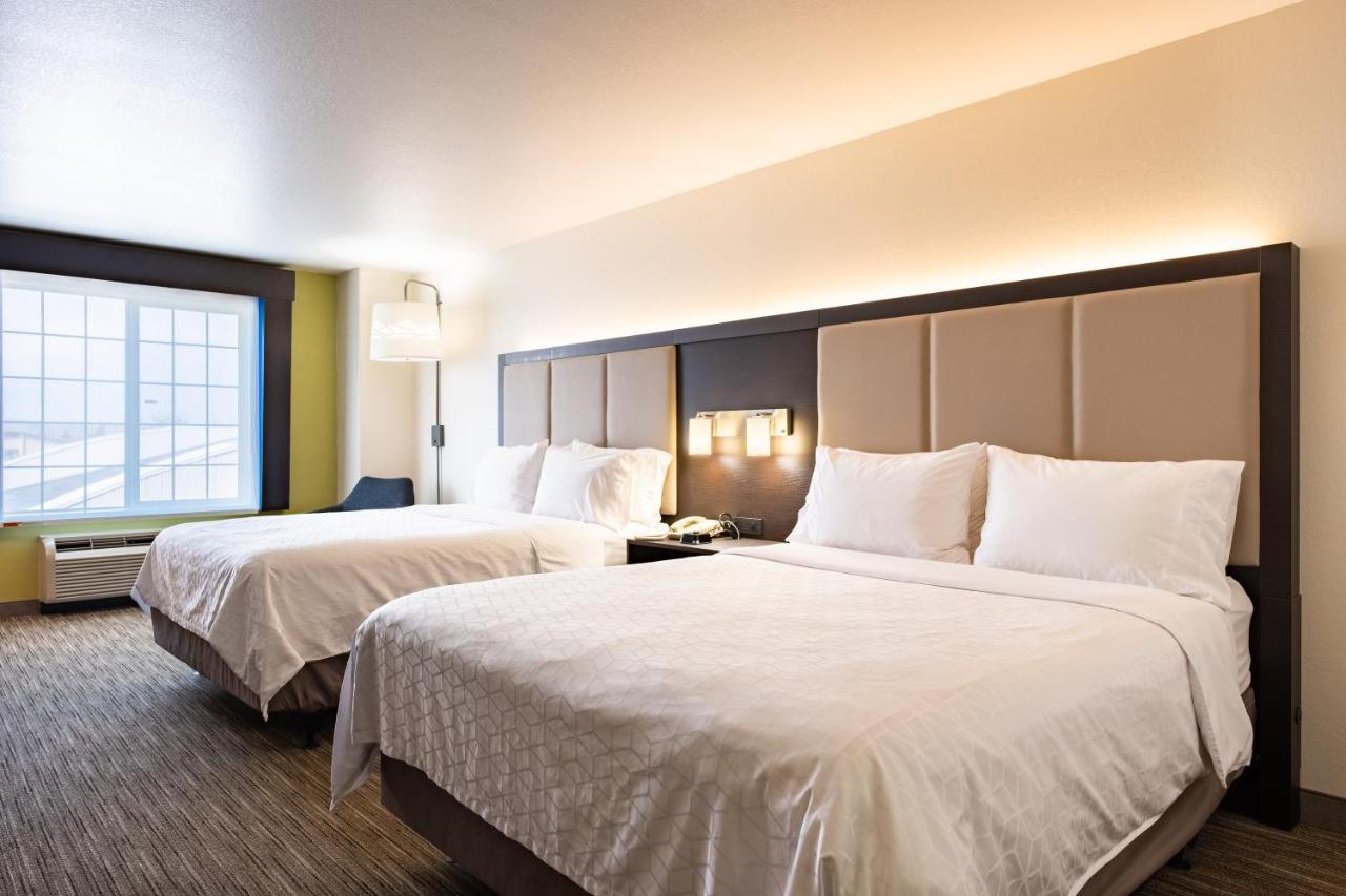 Holiday Inn Express Hotel & Suites Evanston By Ihg Экстерьер фото