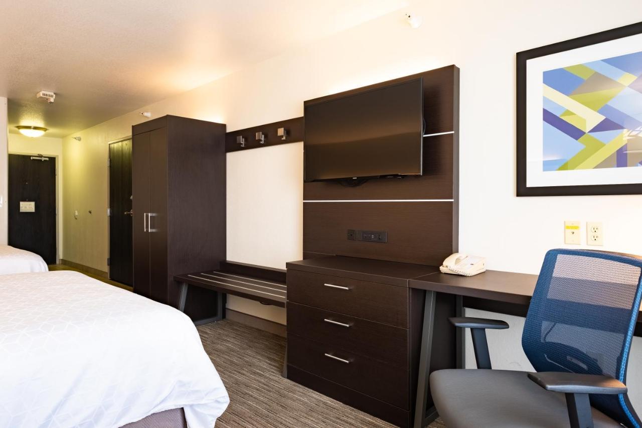 Holiday Inn Express Hotel & Suites Evanston By Ihg Экстерьер фото