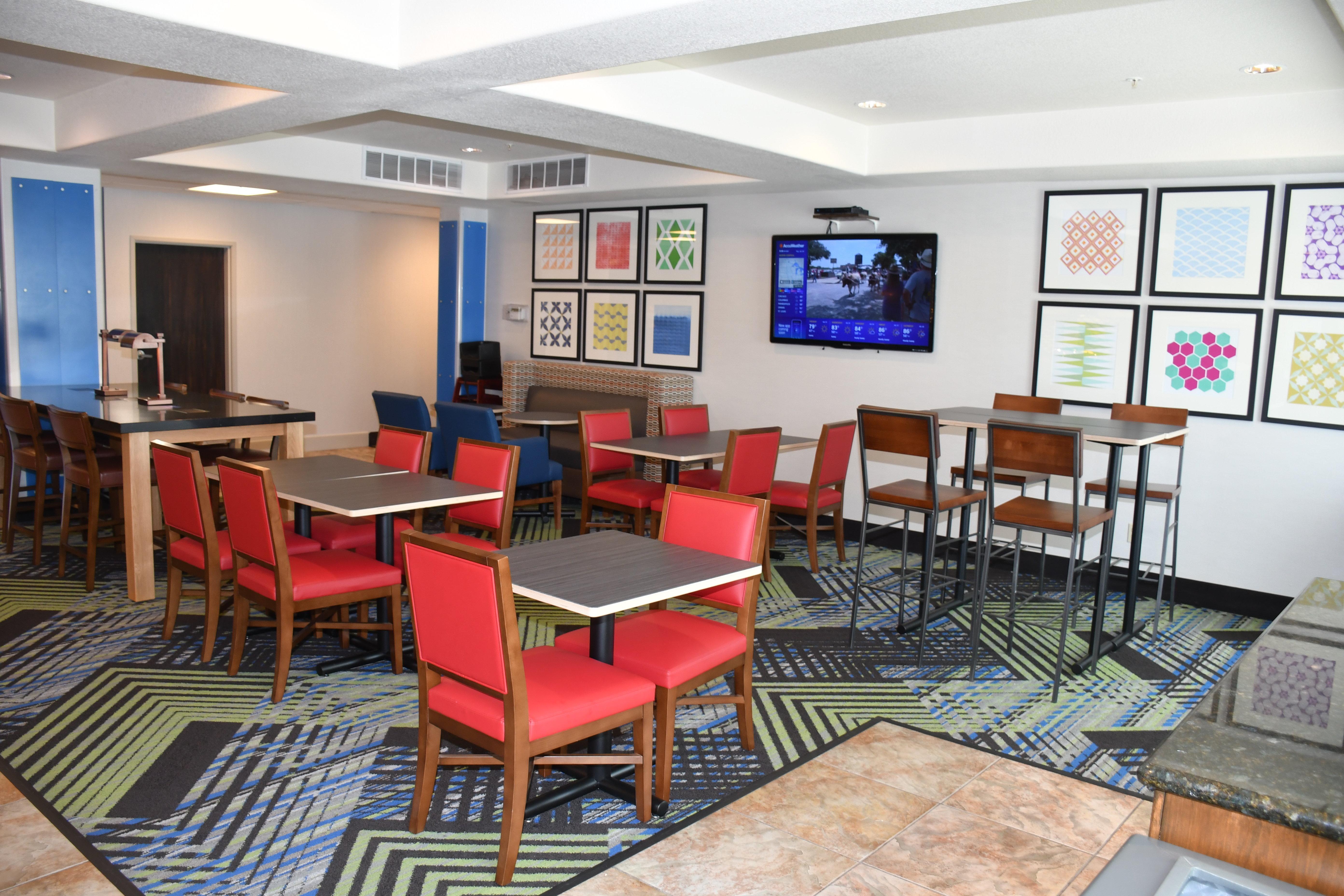 Holiday Inn Express Hotel & Suites Evanston By Ihg Экстерьер фото