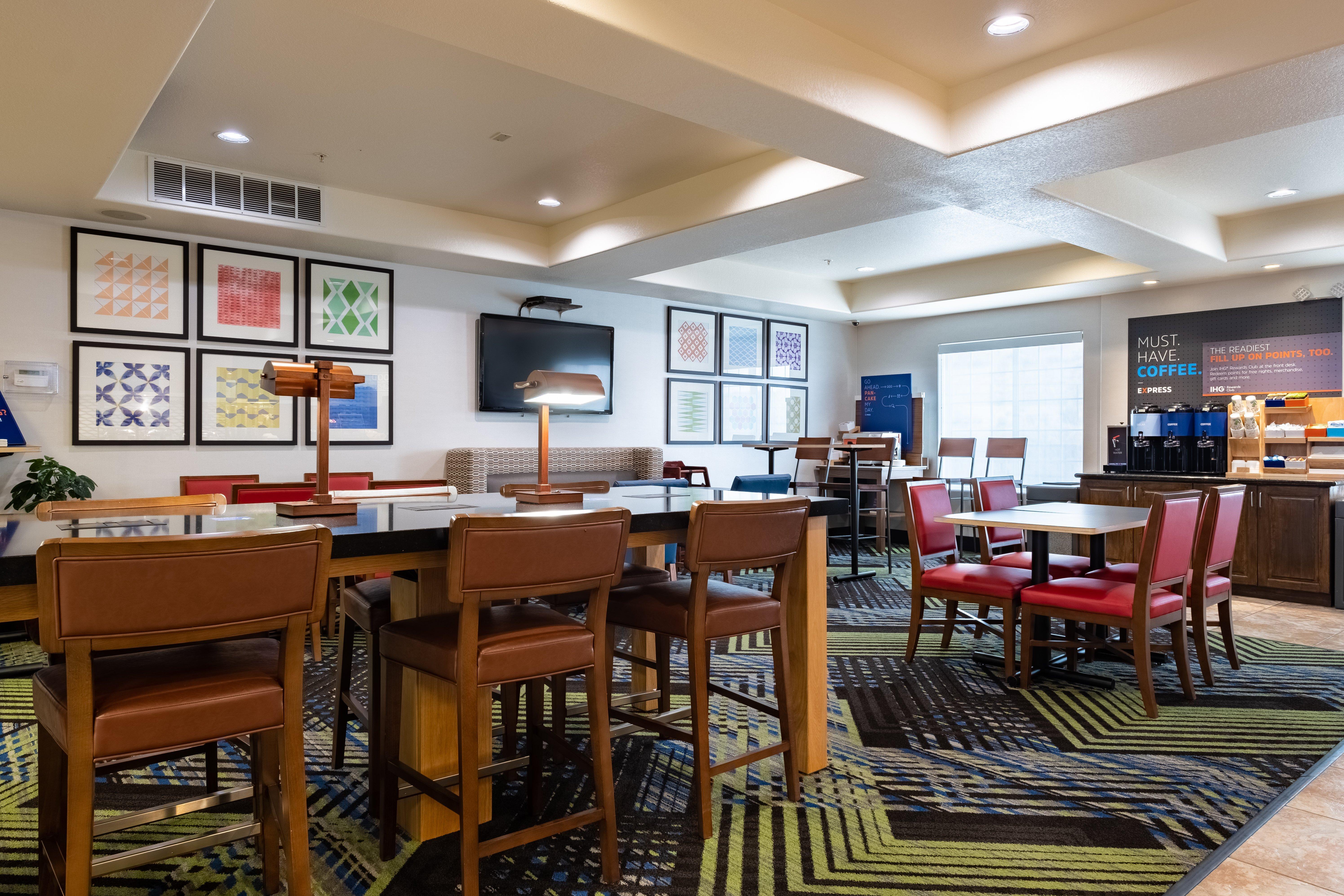 Holiday Inn Express Hotel & Suites Evanston By Ihg Экстерьер фото