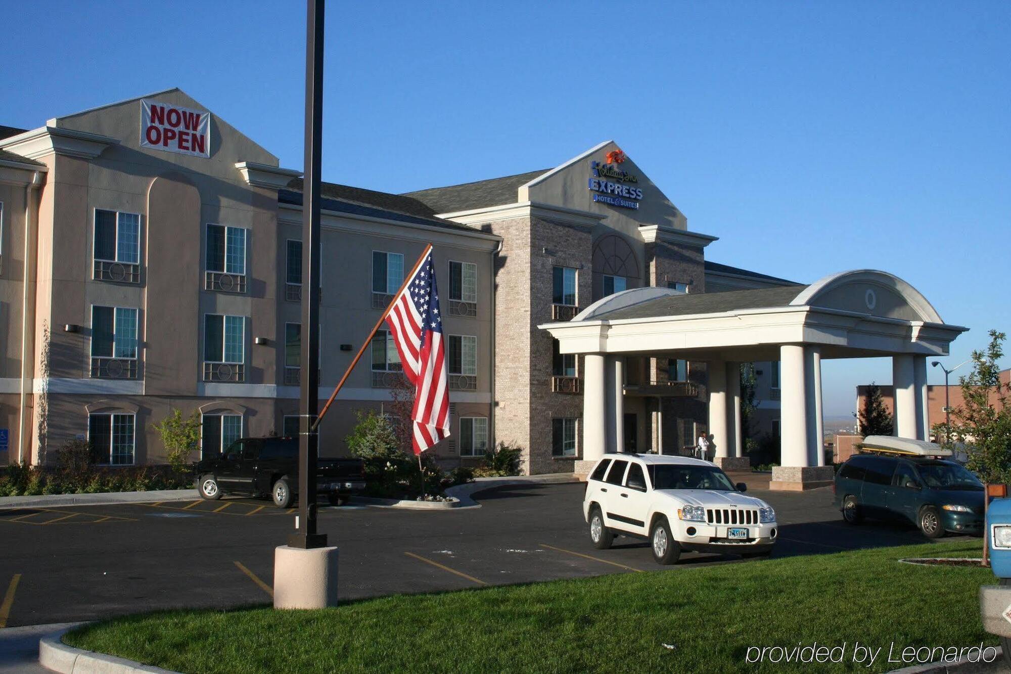 Holiday Inn Express Hotel & Suites Evanston By Ihg Экстерьер фото